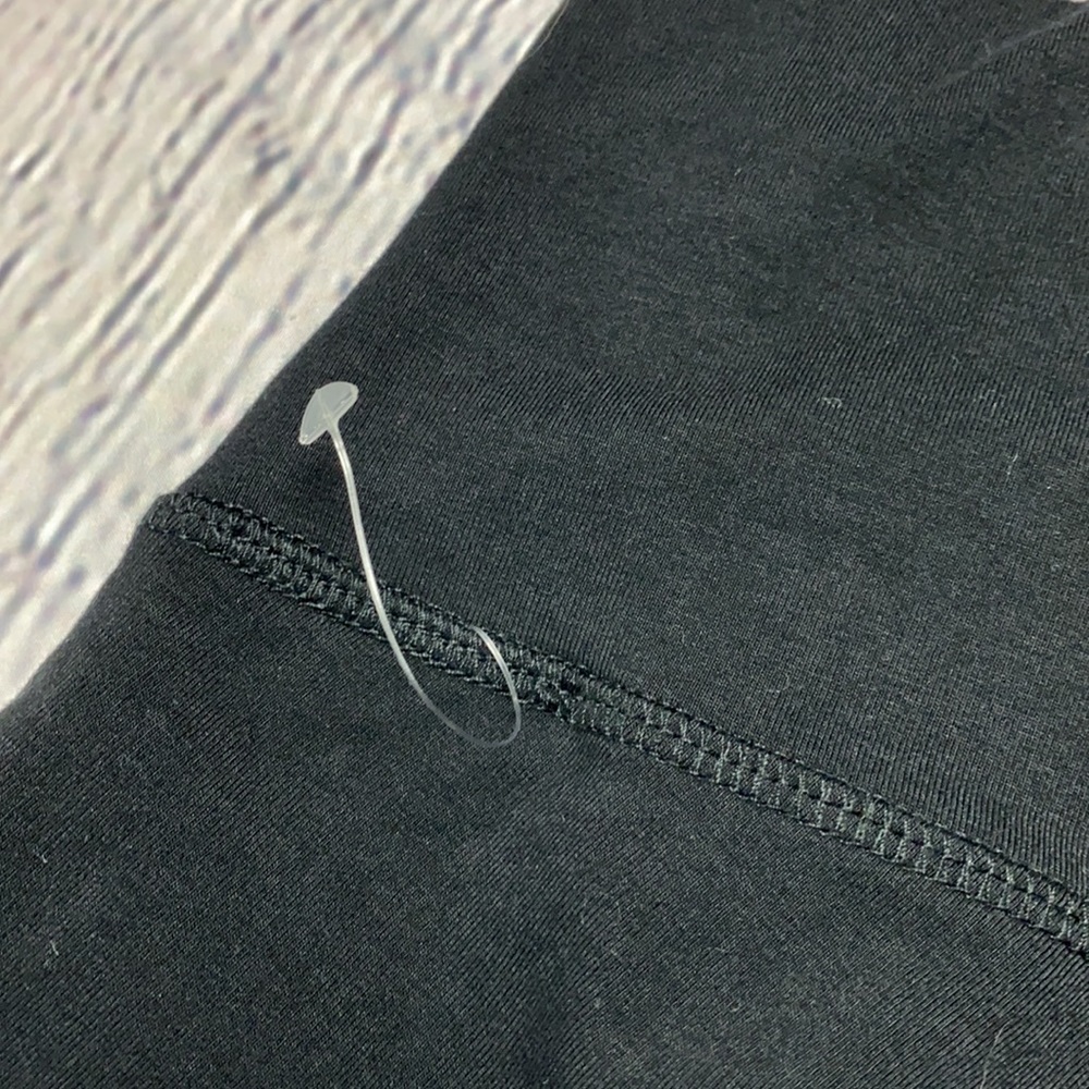 NWOT: FOREVER 21 Black Activewear Legging Capris Size: Small - Picture 16 of 17